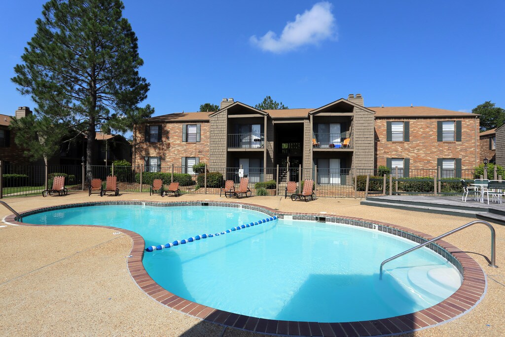 Woodridge Apartments in Jackson, MS