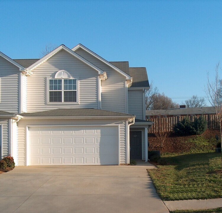147 Springwood Ln in Mooresville, NC - Building Photo