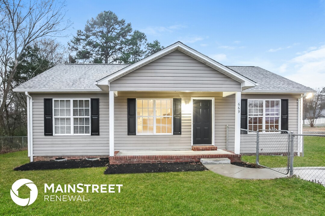 669 Fisher St in Concord, NC - Building Photo