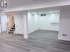 31 Christians Dr in London, ON - Building Photo