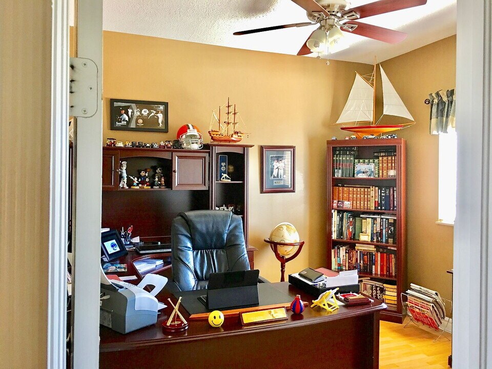 16403 NW 77th Path in Hialeah, FL - Building Photo