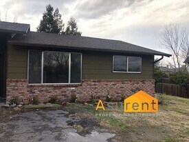 268 W Hersey St in Ashland, OR - Building Photo