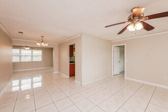 9521 NW 25th St in Sunrise, FL - Building Photo - Building Photo