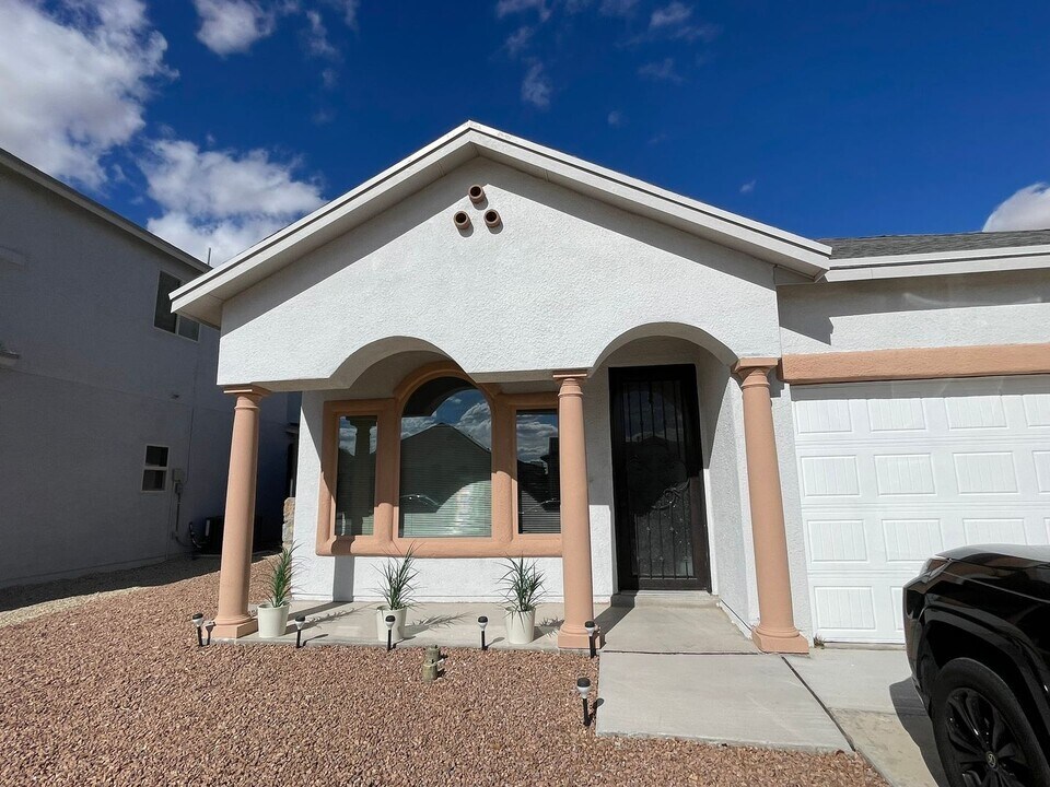 14849 Tierra Escape Ave in El Paso, TX - Building Photo