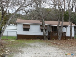 536 Royal Oak Dr in Canyon Lake, TX - Building Photo - Building Photo