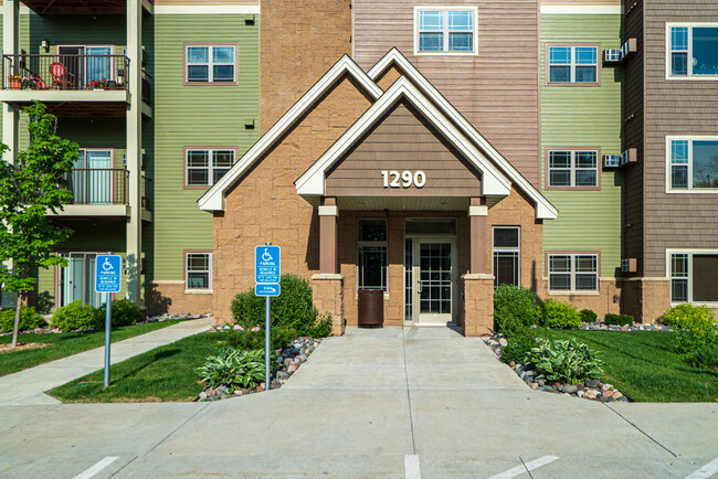 Arden Flats in Arden Hills, MN - Foto de edificio - Building Photo