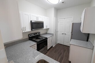 Center Point in Indianapolis, IN - Foto de edificio - Building Photo