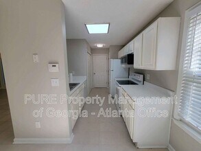 102 Laguna Springs Dr in Woodstock, GA - Building Photo - Building Photo