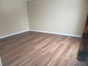 1080 N Highland Ave in Aurora, IL - Building Photo - Building Photo