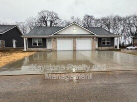 105 Mace Ln in Oak Grove, KY - Building Photo