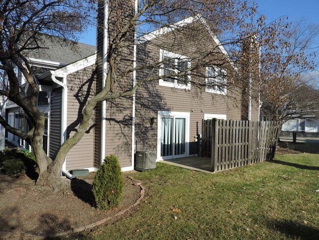 1246 N Knollwood Dr in Palatine, IL - Building Photo - Building Photo
