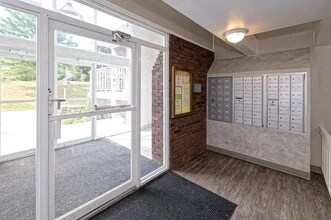 147 Turner Rd, Unit 98 in Holliston, MA - Foto de edificio - Building Photo