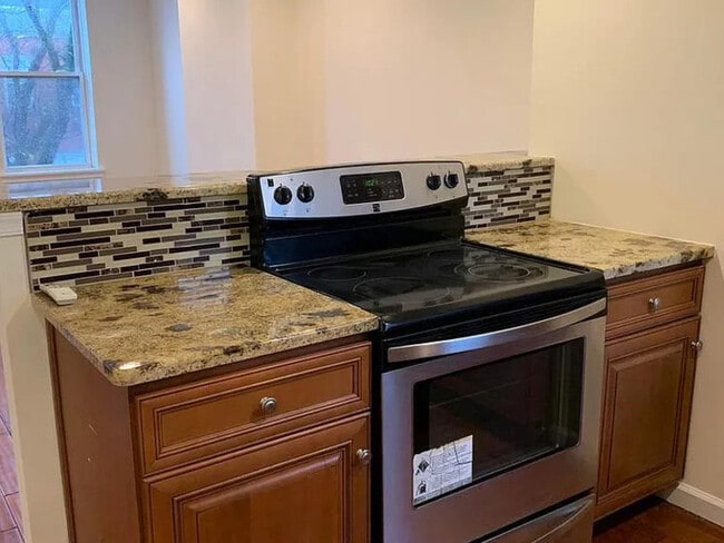 1105 E Snyder Ave in Philadelphia, PA - Building Photo - Building Photo