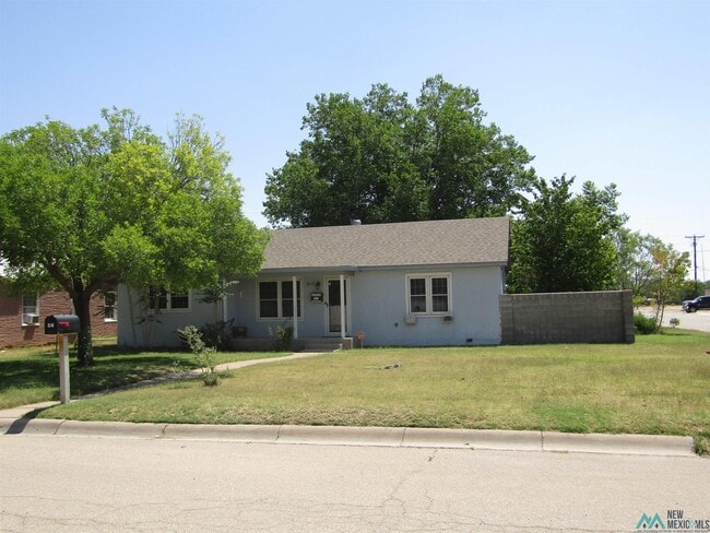 property at 917 S 6th St