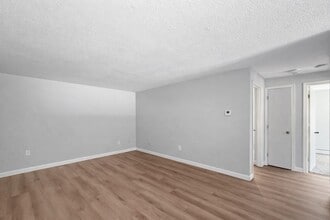 25 Horne St in Methuen, MA - Foto de edificio - Building Photo