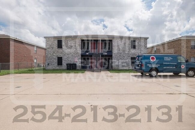 3402 Hereford Ln