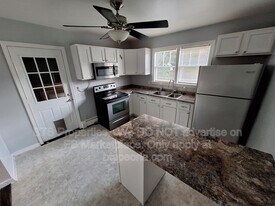 114 S Cedar St in Washington, IL - Building Photo