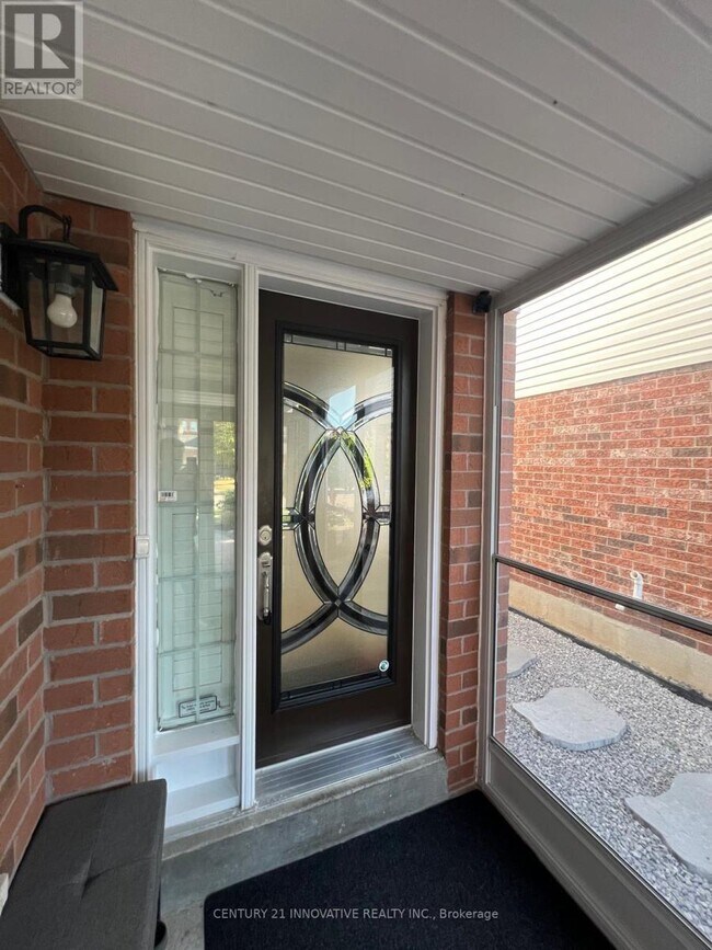 25 Blacksmith Ln in Whitby, ON - Building Photo - Building Photo