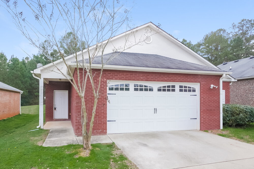 240 Cranesbill Way in Locust Grove, GA - Building Photo