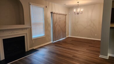 897 Ivydale Ln in Lawrenceville, GA - Foto de edificio - Building Photo