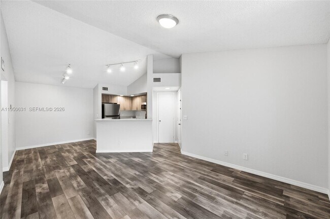 437 Vista Isles Dr in Plantation, FL - Building Photo - Building Photo