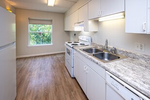 Jaguar Plaza in Baton Rouge, LA - Building Photo