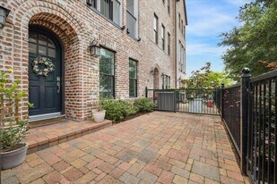 9520 London Bridge Station in Houston, TX - Building Photo