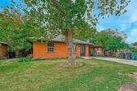 3034 Akard St photo'