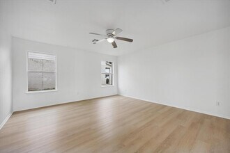 210 Waterlily Way in Hutto, TX - Building Photo - Building Photo