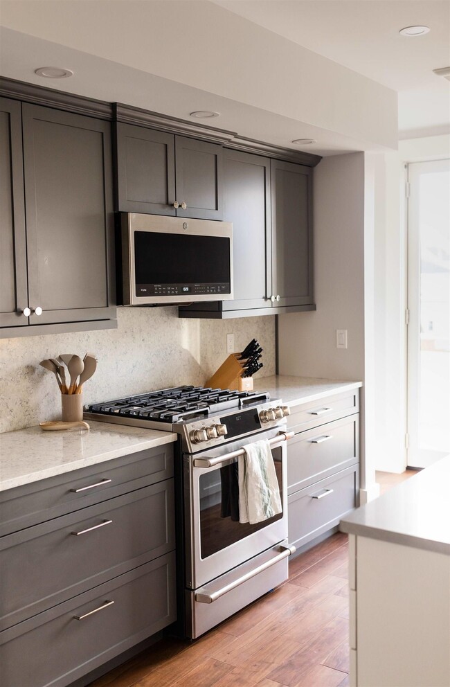 50 Maplewood Ave in Portsmouth, NH - Building Photo - Building Photo