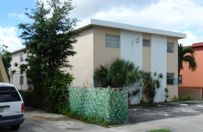 1980 SW 6TH St in Miami, FL - Foto de edificio - Building Photo