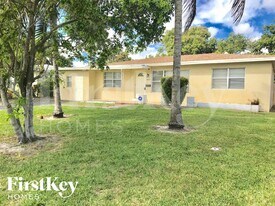 3057 SW 2nd St in Fort Lauderdale, FL - Building Photo