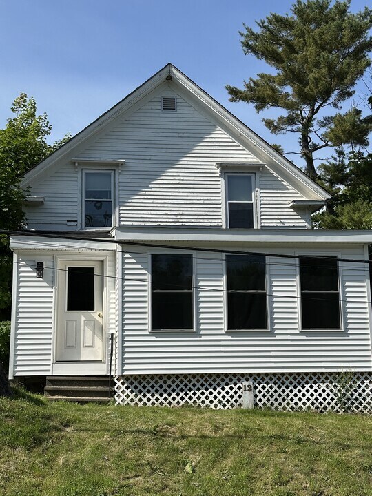 12 Island Ave in Orono, ME - Building Photo