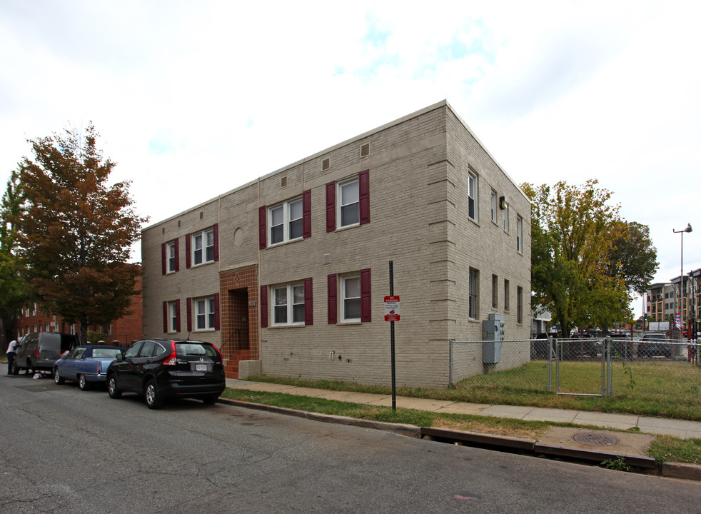 1001 16th St NE in Washington, DC - Foto de edificio