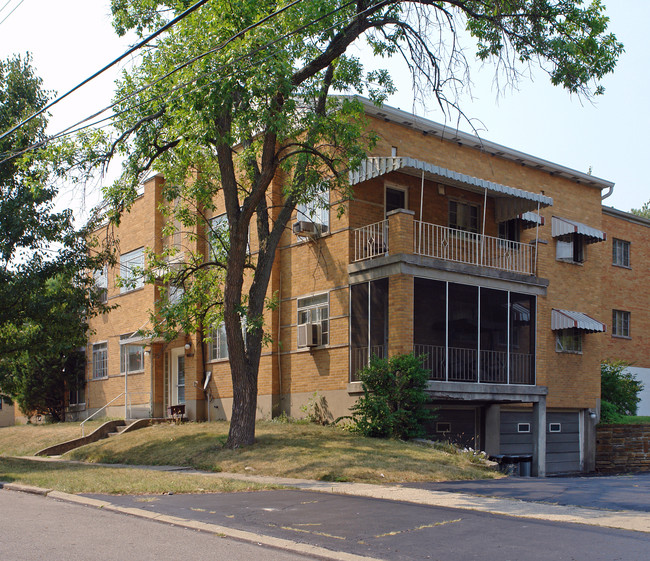 2466 Ferguson Rd in Cincinnati, OH - Foto de edificio - Building Photo