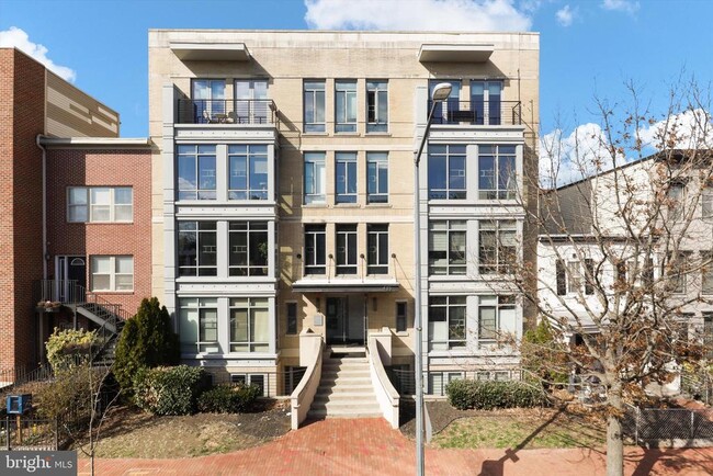 435 R St NW