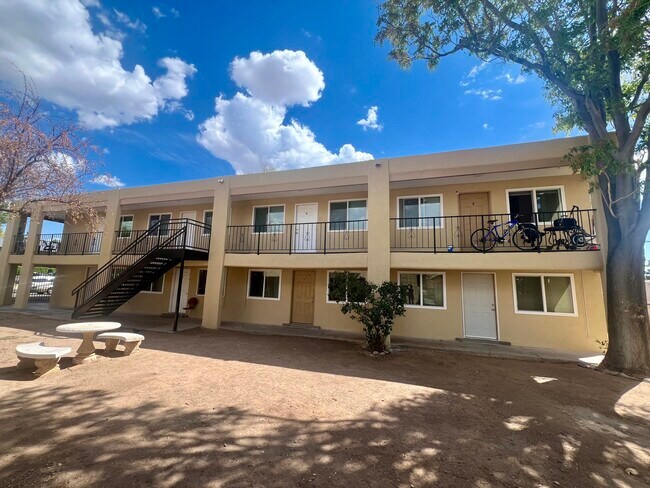 915 Alvarado Dr SE in Albuquerque, NM - Building Photo - Building Photo