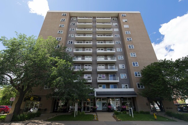 The Elmhurst in Edmonton, AB - Building Photo - Building Photo