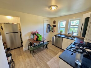 1145 Boylston St, Unit 4 in Newton, MA - Building Photo - Building Photo