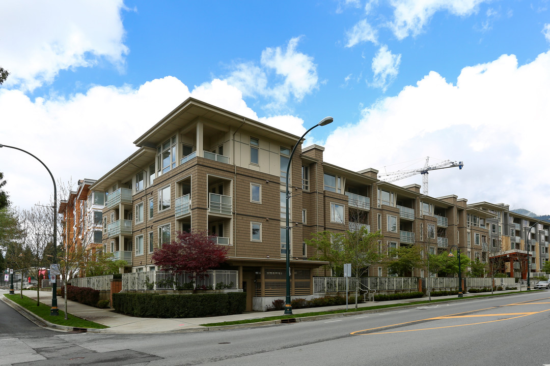 2665 Mountain Hwy in North Vancouver, BC - Building Photo