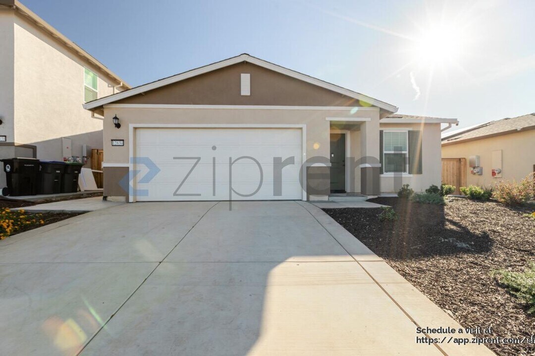 12634 Rosefinch Wy in Rancho Cordova, CA - Building Photo