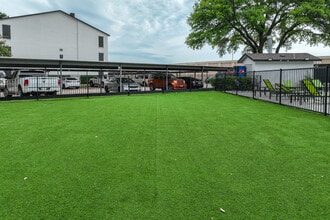 Villas on Rosemeade East in Dallas, TX - Building Photo - Building Photo