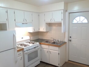 32 Norfolk St, Unit 1 E in Fall River, MA - Building Photo - Building Photo