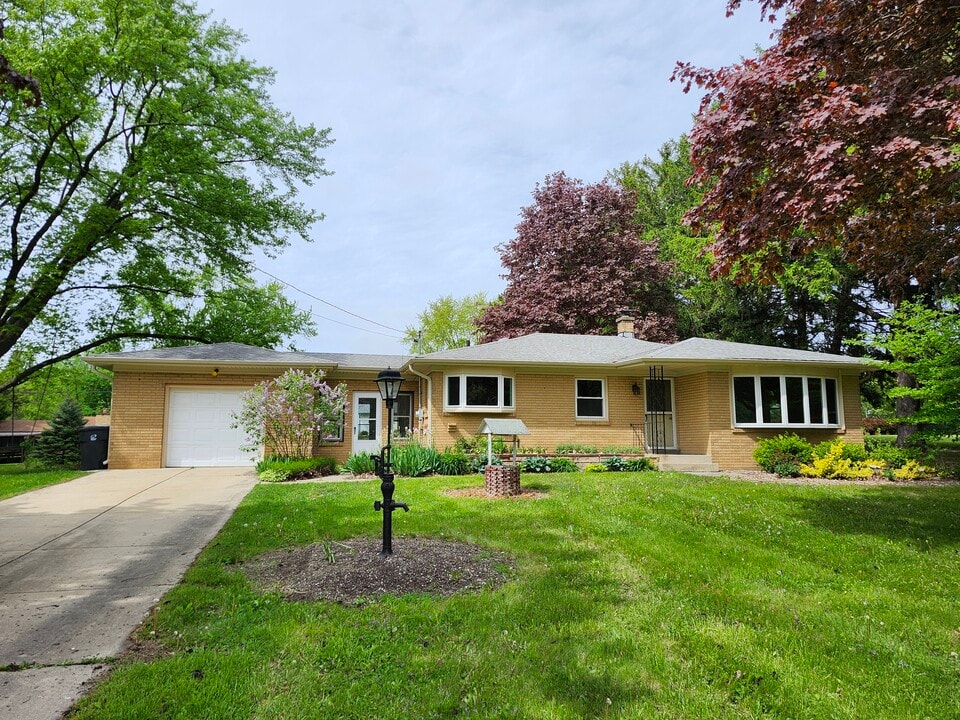 6618 South Dr in Mount Pleasant, WI - Building Photo