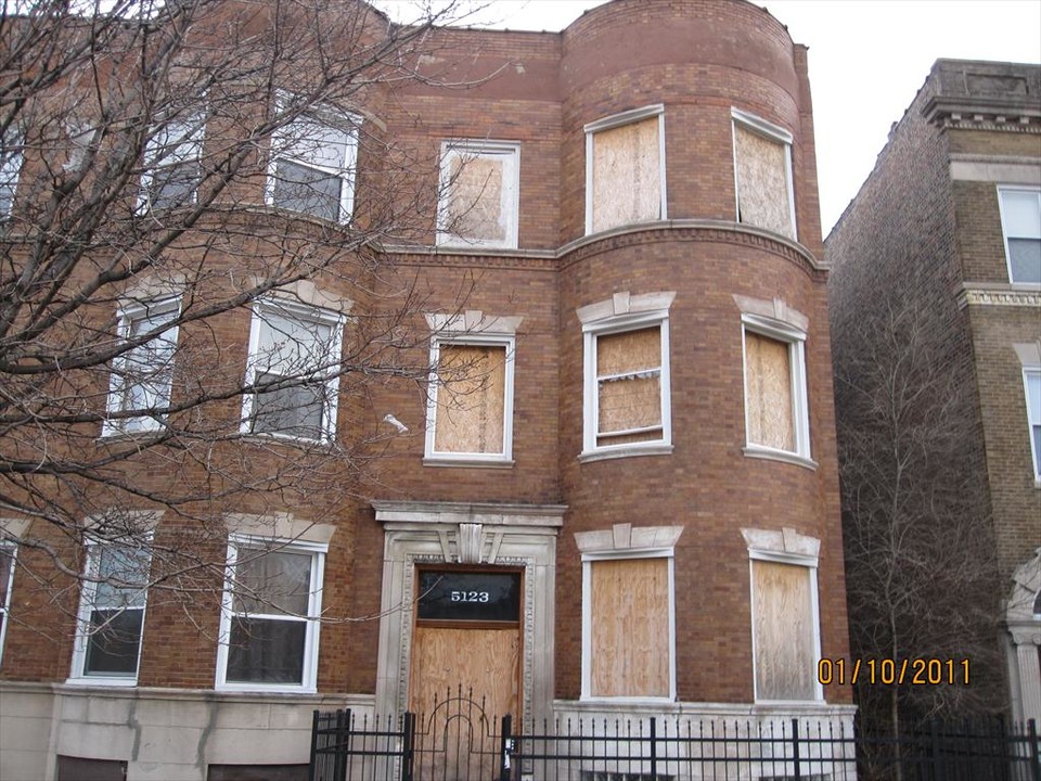 5123 S Indiana Ave in Chicago, IL - Building Photo