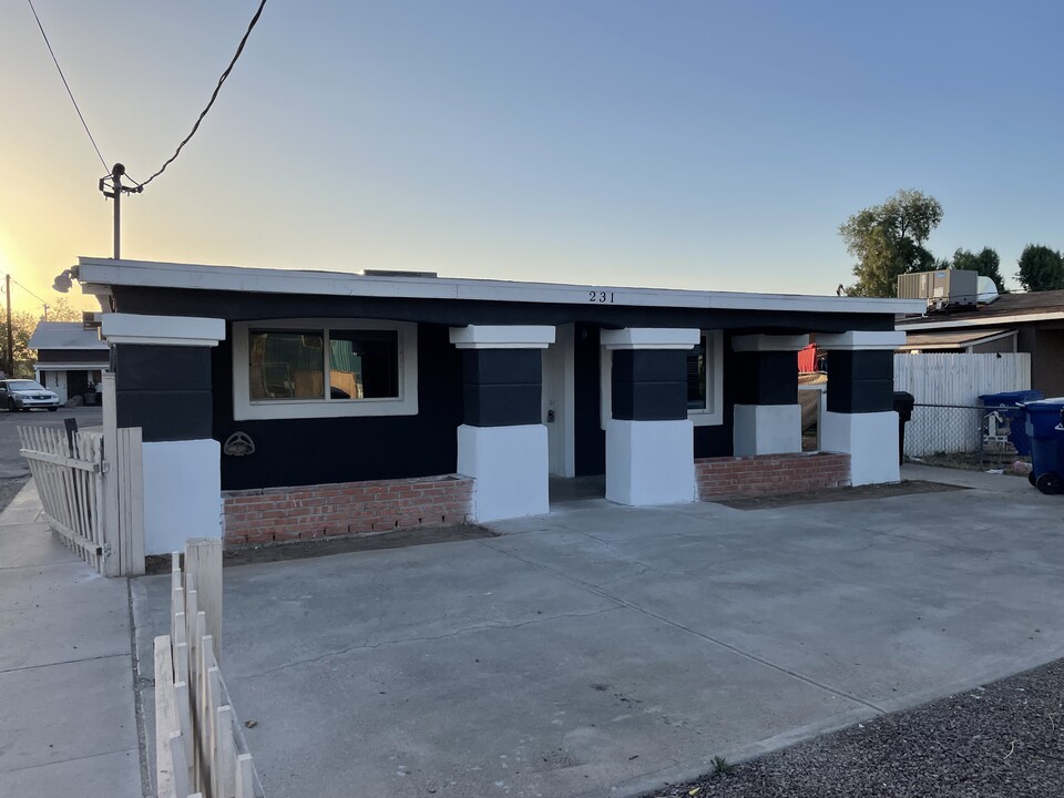 231 S 1st St in Avondale, AZ - Building Photo