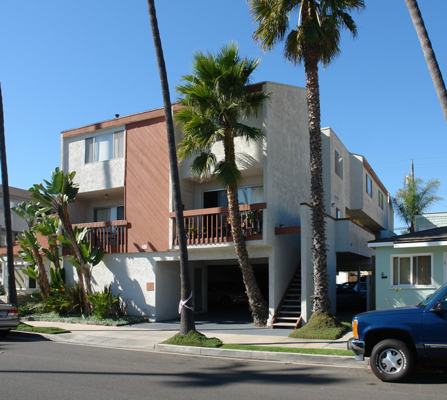 211 11th St in Seal Beach, CA - Building Photo - Building Photo