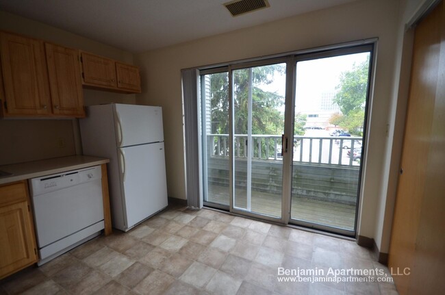 140 North Beacon St, Unit A4 in Boston, MA - Building Photo - Building Photo