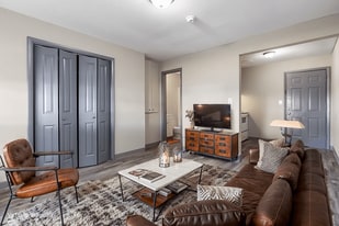 Saluki Apartments in Carbondale, IL - Building Photo