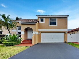 10420 SW 67th St in Miami, FL - Building Photo